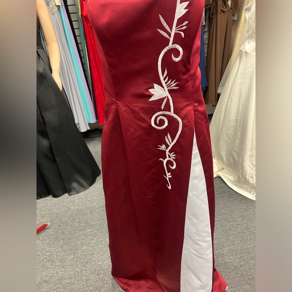 Gown - Picture 2 of 4
